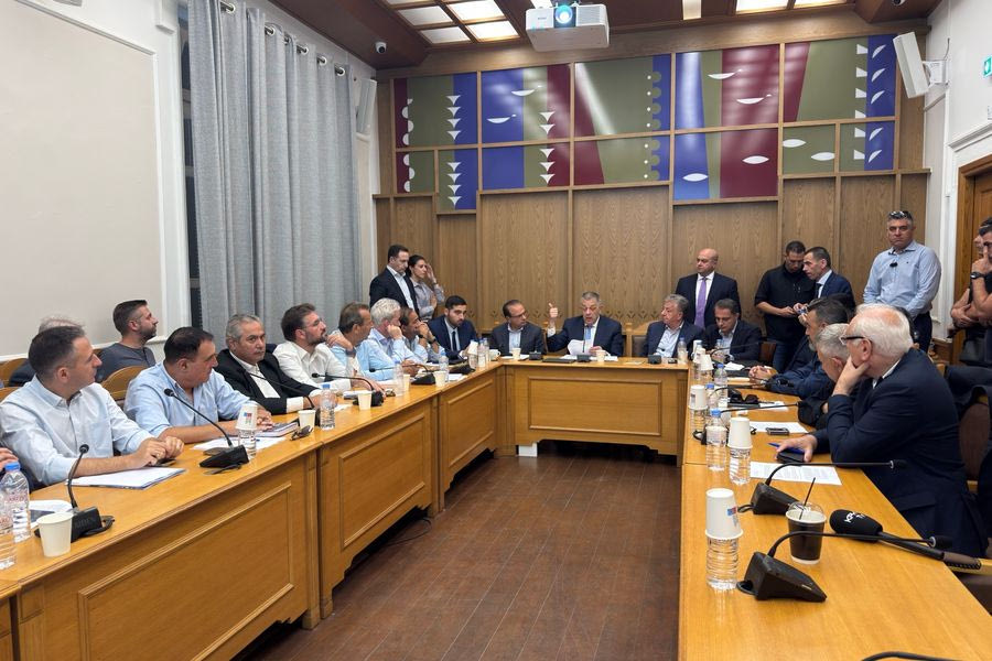 Σύσκεψη για τα Μεγάλα Αναπτυξιακά Έργα της Κρήτης στην Περιφέρεια