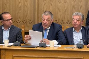 H τοποθέτηση του Σταύρου Αρναουτάκη, για τα μεγάλα αναπτυξιακά έργα του νησιού στη σύσκεψη με τον Υφυπουργό Υποδομών