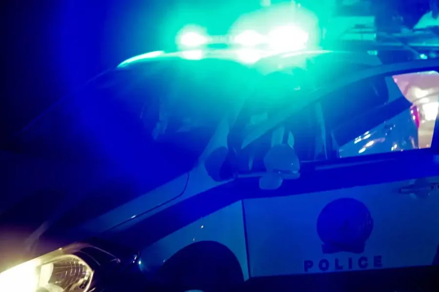 Λεωφορείο στον Πειραιά παρέσυρε ηλικιωμένη ενώ επιχειρούσε να επιβιβαστεί