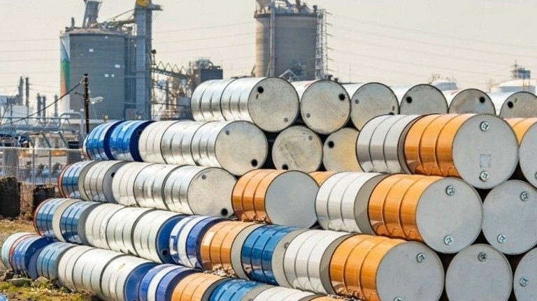 Ινδία: Δεν θα σταματήσει να αγοράζει πετρέλαιο από τη Ρωσία