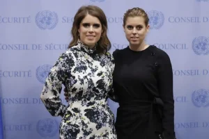 Ο βασιλιάς Κάρολος κράτησε τους τίτλους στις κόρες του Άντριου, Βεατρίκη και Ευγενία – Στον Γουίλιαμ τώρα το μπαλάκι