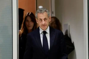 Πίσω από τα κάγκελα της φυλακής έμαθε ο Σαρκοζί ότι έγινε παππούς – Νικολά θα βαφτίσουν τον εγγονό του