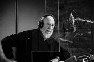 Πέθανε ο Διονύσης Σαββόπουλος σε ηλικία 81 ετών – Η Ελλάδα αποχαιρετά το Νιόνιο της