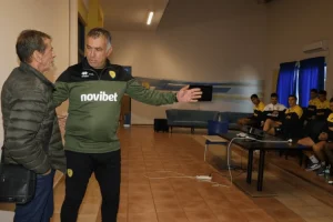 Το συγκινητικό αντίο του Γιάννη Πετράκη στους παίκτες του Παναιτωλικού