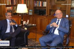 Μητσοτάκης σε Τασούλα για τον Άγνωστο Στρατιώτη: Επαναστατική γυμναστική από την αντιπολίτευση