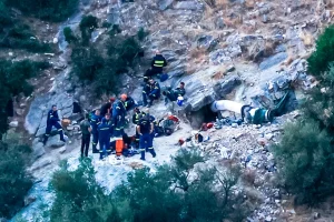 Επί 12 ώρες προσπαθούσαν να απεγκλωβίσουν τον 53χρονο στη Λάρισα – Πώς έγινε η τραγωδία, τι έψαχνε στη σπηλιά