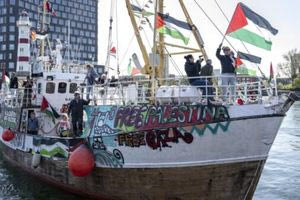 Ανθρωπιστική βοήθεια στη Γάζα: Ο εγγονός του Νέλσον Μαντέλα επέστρεψε στην πατρίδα του μετά την απέλασή του από το Ισραήλ