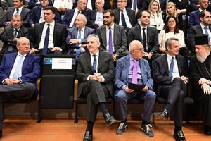 Χουνέρι Σαμαρά στον Κυριάκο, τον άφησε…σύξυλο να περιμένει στο Ωδείο! Οι (μη) προσκλήσεις του Αλέξη και οι κινήσεις «εκτός πλαισίου»- Δεν κατεβάζει τα μολύβια ο Φάμελλος!