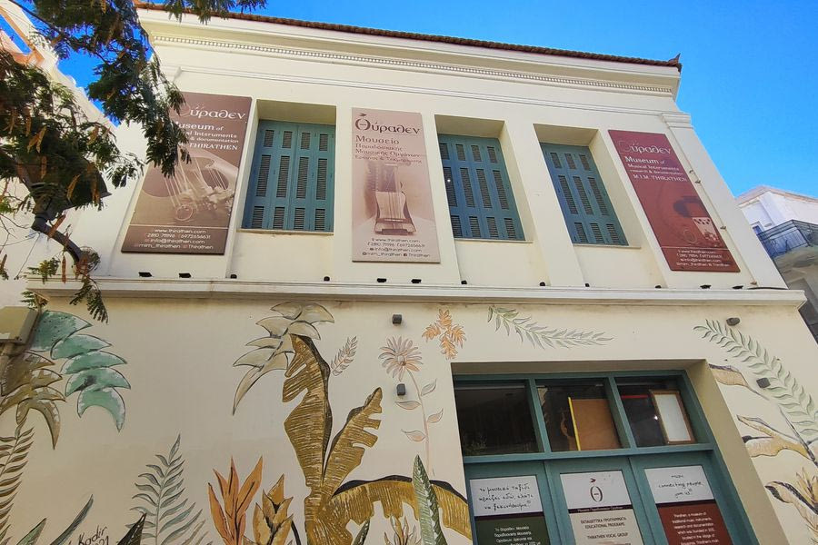 Αφιέρωμα στον Νίκο Καββαδία στο «Θύραθεν»