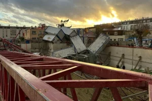 Ένας νεκρός και πολλοί τραυματίες από ανεμοστρόβιλο στο Παρίσι