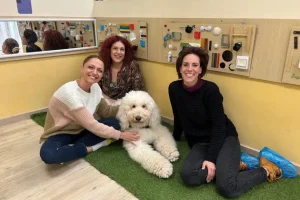 Ο Βαγγέλης είναι ένας υπέροχος σκύλος – θεραπευτής που «εργάζεται» στο ΕΣΥ (βίντεο)