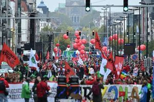 Βέλγιο: 100.000 διαδηλώνουν στις Βρυξέλλες κατά των μέτρων λιτότητας