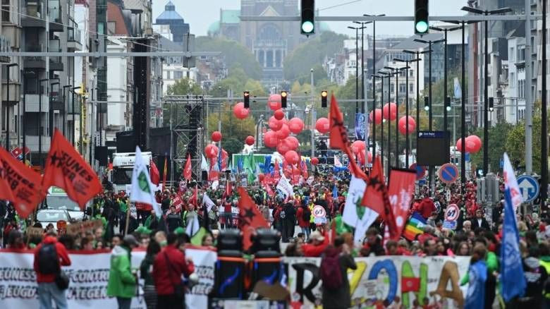 Βέλγιο: 100.000 διαδηλώνουν στις Βρυξέλλες κατά των μέτρων λιτότητας