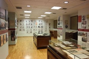 ΦΩΤΟ & ΒΙΝΤΕΟ: Όσα έγιναν στα λαμπρά εγκαίνια της έκθεσης για τον Δ. Βικέλα