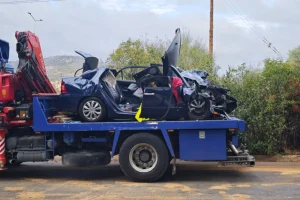 Τραγικό τροχαίο με 3 νεκρούς στις Αφίδνες, μάζες από λαμαρίνες τα οχήματα – «Το ένα αυτοκίνητο ήταν μέσα στο άλλο» λέει ο οδηγός του γερανού