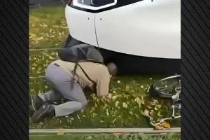 8χρονος εγκλωβίστηκε κάτω από τραμ στο Στρασβούργο -Δείτε το βίντεο