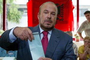 Πέθανε ο πρώην πρωθυπουργός της Αλβανίας Φάτος Νάνο