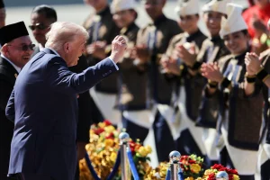 Με business και χορευτικές φιγούρες σφράγισε ο Τραμπ την ειρήνη μεταξύ Καμπότζης και Ταϊλάνδης – Δείτε βίντεο