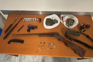 (ΦΩΤΟ) Δείτε τα όπλα που βρέθηκαν στην κατοχή του γαμπρού του 39χρονου Φανούρη Καργάκη
