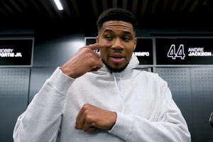 Γιάννης Αντετοκούνμπο: Η εξήγηση για το μαυρισμένο μάτι – «Σταμάτησα έναν ληστή»