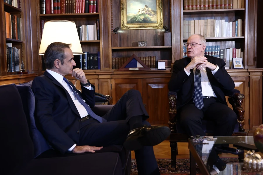 Μητσοτάκης σε Τασούλα: «Από σήμερα δίνεται το επίδομα των €250 σε συνταξιούχους»