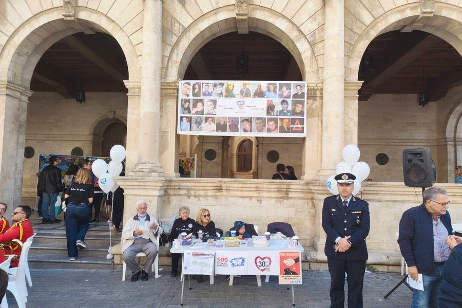 Εκδήλωση στο κέντρο του Ηρακλείου για τα θύματα τροχαίων