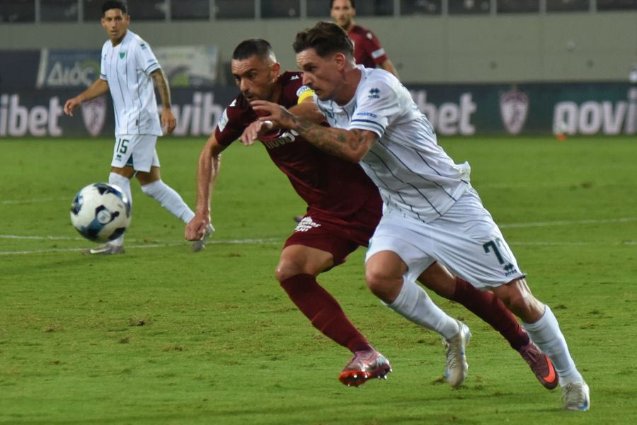 Super League: Πέρασε και από τη Λάρισα ο εκπληκτικός Λεβαδειακός