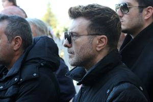 Πλούταρχος: «Και να πέρασα από το σπίτι, καλά έκανα», είπε η γυναίκα που είχε μηνύσει ο τραγουδιστής