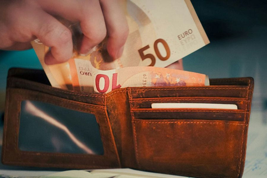 Επίδομα 250 ευρώ: Σε λειτουργία η πλατφόρμα ενημέρωσης – Βήμα βήμα η διαδικασία