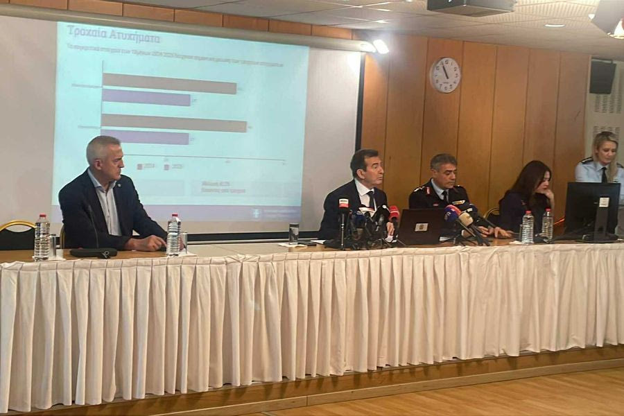 Με τους επικεφαλής της ΕΛ.ΑΣ. στην Κρήτη αυτή την ώρα ο Μιχάλης Χρυσοχοΐδης