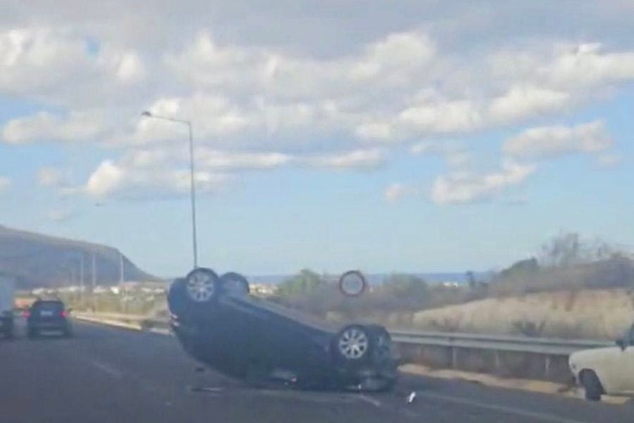 Σοβαρό τροχαίο στον ΒΟΑΚ: Ανατροπή οχήματος με δύο τραυματίες