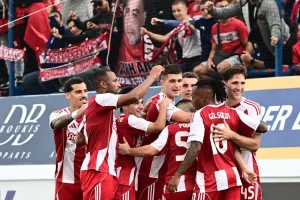 Super League: Προσωρινά στην κορυφή ο Ολυμπιακός