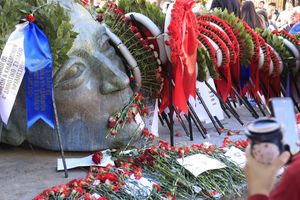 Πολυτεχνείο: Με την πορεία στην πρεσβεία των ΗΠΑ κορυφώνονται οι εκδηλώσεις – Πλήθος κόσμου στον ιστορικό χώρο