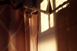 Κουρτίνα μπάνιου: Πόσο συχνά πρέπει να την πλένουμε