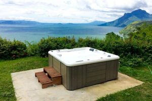 «Aξίζει να επενδύσω σε ένα jacuzzi;» Ποιες είναι οι πιο κερδοφόρες παροχές για τους ιδιοκτήτες Airbnb