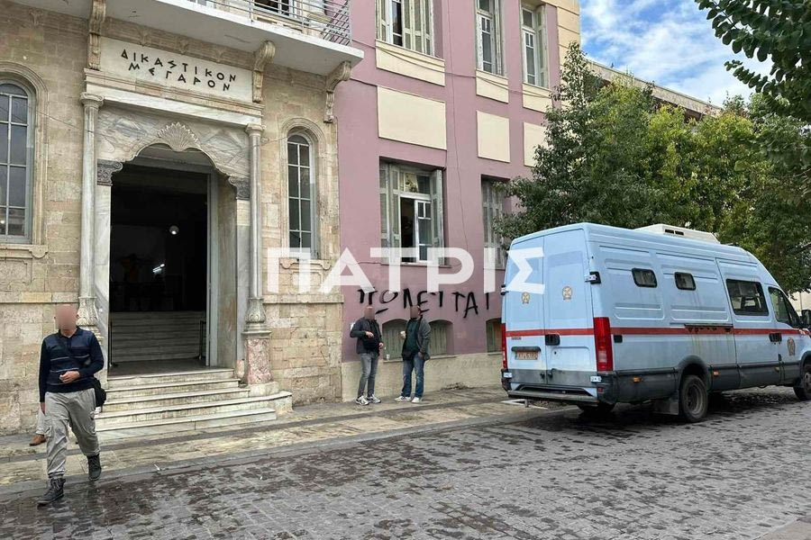 (ΦΩΤΟ) Βορίζια: Στον εισαγελέα ο 43χρονος γαμπρός του Καργάκη – Με αλεξίσφαιρο μεταφέρθηκε στα δικαστήρια