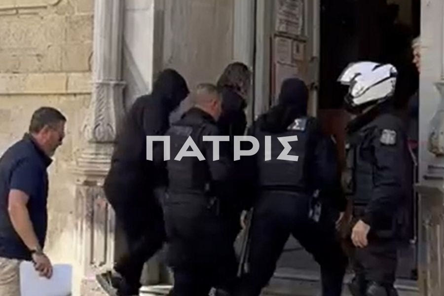 (ΦΩΤΟ – ΒΙΝΤΕΟ) Δικηγόρος 58χρονου πατέρα: «Την ώρα των γεγονότων εκείνος έδινε κατάθεση στην αστυνομία»