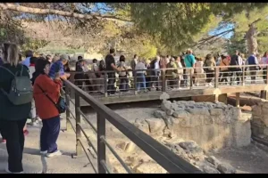 Συγκίνησαν το κοινό οι «Χαρτοδιαδρομές» στο ανάκτορο της Κνωσού