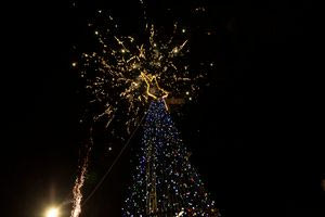 Η Πολυθέα φοράει τα γιορτινά της και σας περιμένει!