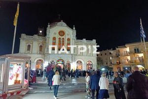 (ΦΩΤΟ) Κοσμοσυρροή στον Άγιο Μηνά- Ηρακλειώτες κάθε ηλικίας άναψαν ένα κερί στον προστάτη της πόλης