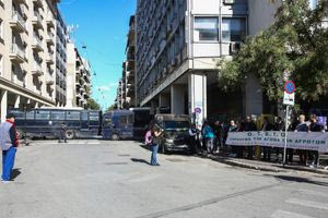 Κτηνοτρόφοι έξω από το Αγροτικής Ανάπτυξης – Σε εξέλιξη η συνάντηση με τους αρμόδιους για τα αιτήματά τους