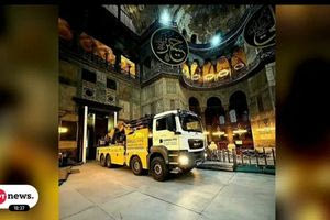 Αγιά Σοφιά: Ανησυχία για τις εργασίες συντήρησης με βαριά φορτηγά μέσα στον ναό