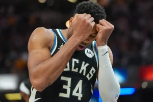 ΝΒΑ: Ανησυχία στους Μπακς για τον τραυματισμό του Αντετοκούνμπο