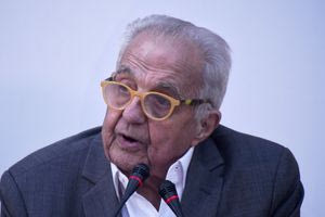 Πέθανε ο Αλέκος Φλαμπουράρης σε ηλικία 87 ετών