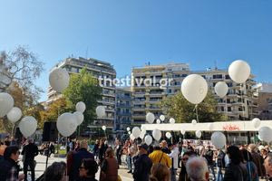 Θεσσαλονίκη: Λευκά μπαλόνια στον ουρανό – Φόρος τιμής για τα θύματα τροχαίων δυστυχημάτων