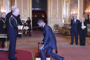 Ο Ντέιβιντ Μπέκαμ έγινε «Σερ»: Έλαβε τον τίτλο του ιππότη από τον βασιλιά Κάρολο