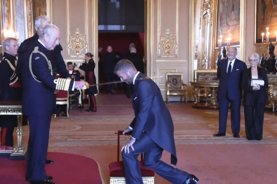 Ο Ντέιβιντ Μπέκαμ έγινε «Σερ»: Έλαβε τον τίτλο του ιππότη από τον βασιλιά Κάρολο