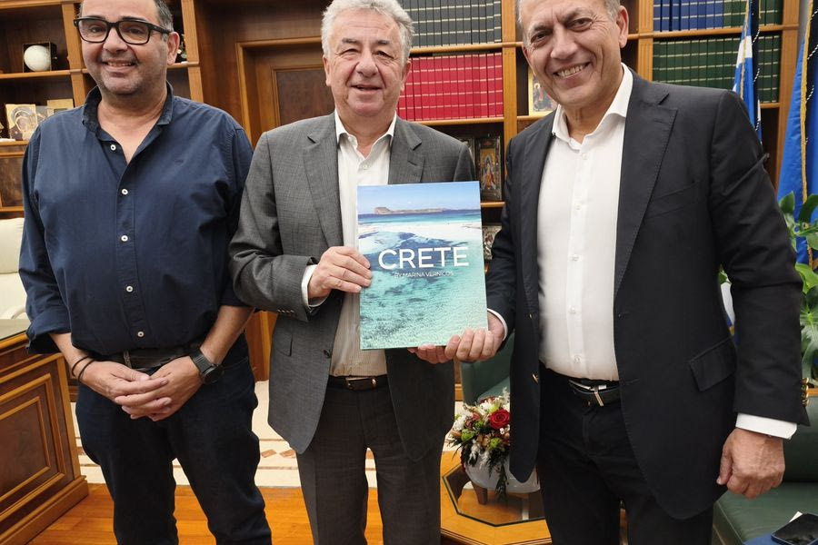 Γ. Βρούτσης: «Η αλλαγή του τάπητα στο Στάδιο Ελευθερίας και η κατασκευή δεξαμενής στο κολυμβητήριο του ΕΑΚΗ, μεταξύ των έργων που θα υλοποιηθούν άμεσα»