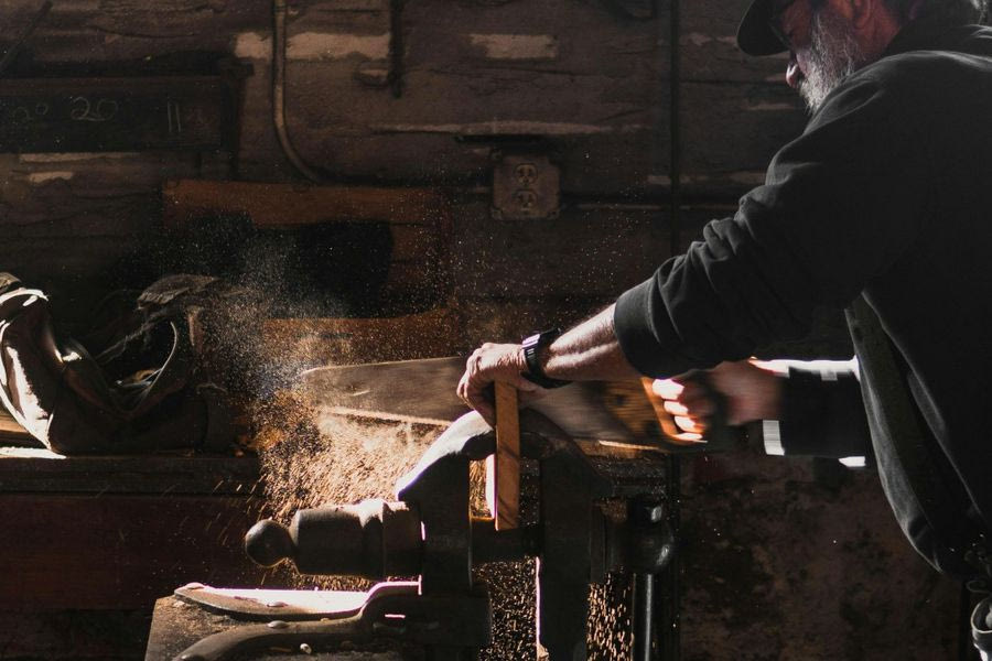 Εργαζόμενοι συνταξιούχοι: Το λάθος που κοστίζει έως 100 ευρώ τον μήνα