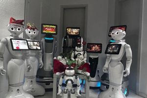 Ρομπότ ετοιμάζονται να πουν τα… κάλαντα στη Θεσσαλονίκη – Δείτε εικόνες